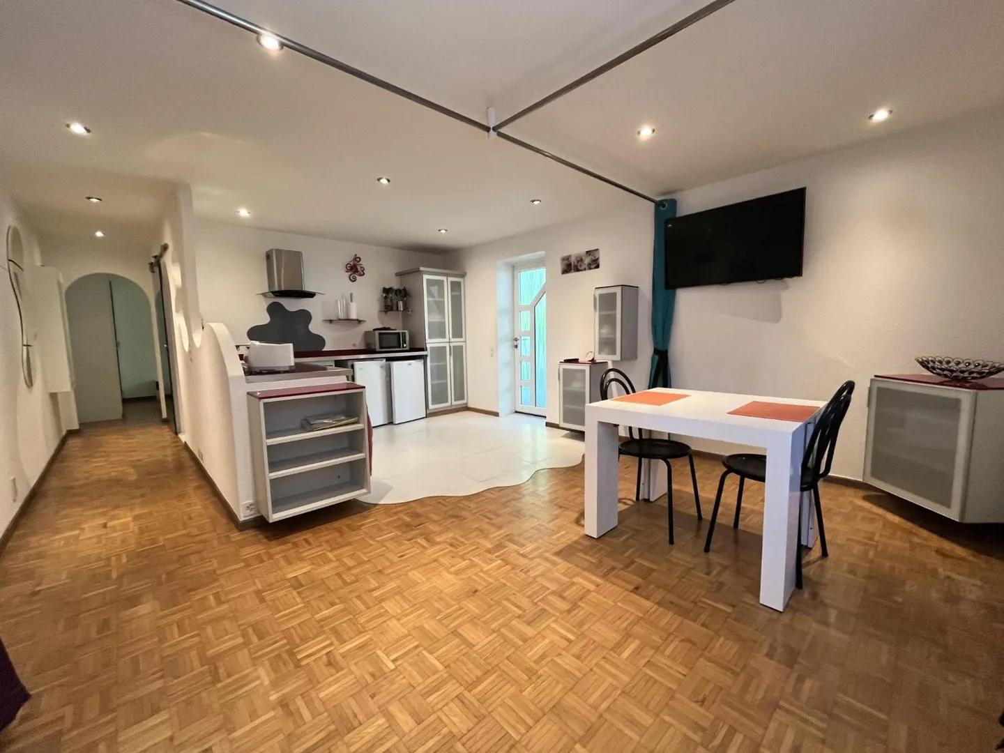 Pregny-Chambésy - 3-room furnished apartment (55 m²) with sunroom and garden - Absolutely quiet - Photo 3 of 12