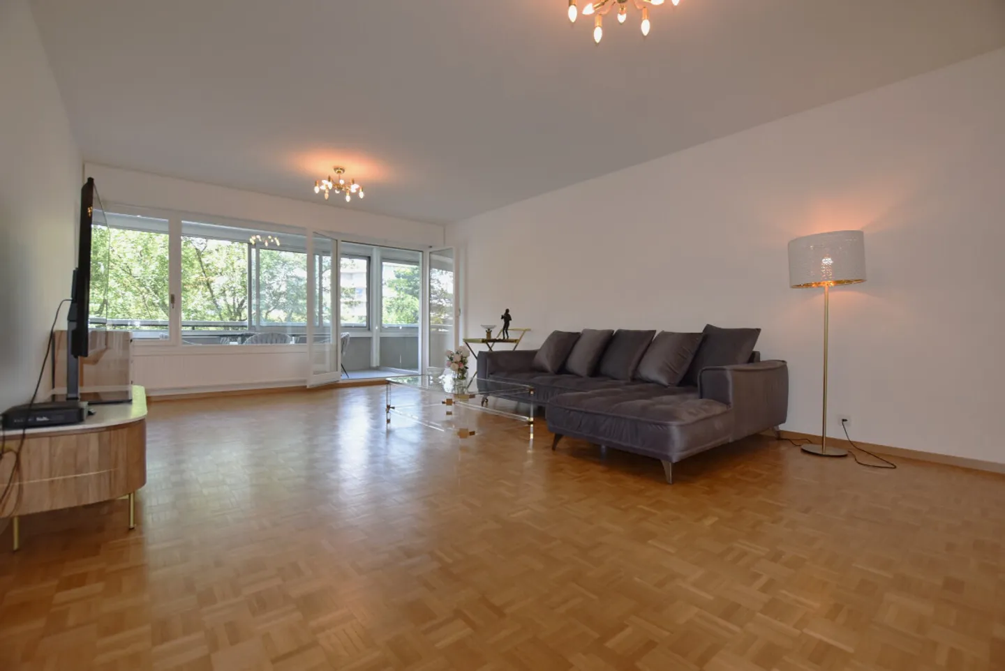 LUXURIÖSES UND GERÄUMIGES WOHNUNG IN EINER LUXUSRESIDENZ - Foto 4 von 10