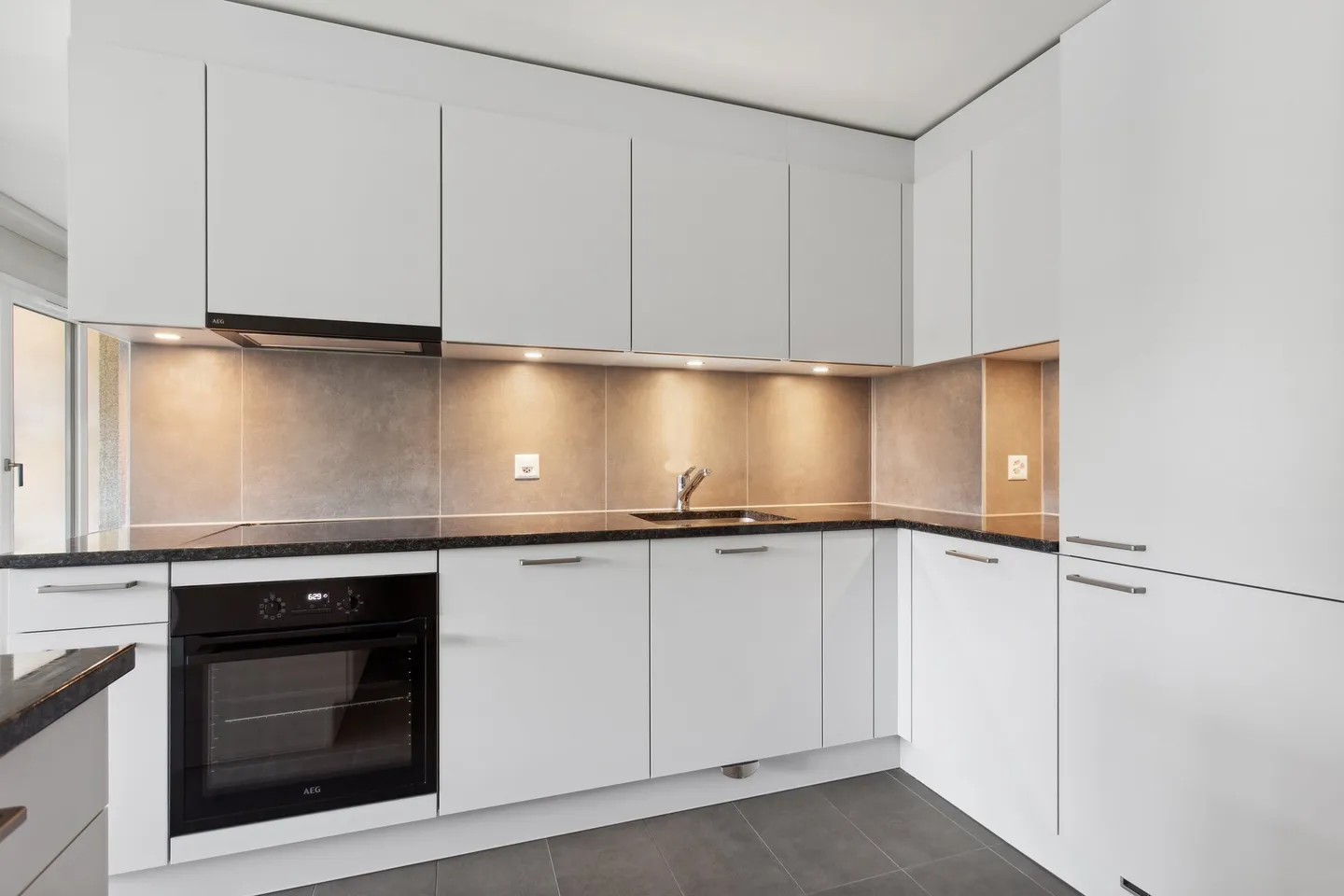 Minergie Building | Renovated Apartment with Free Deposit - Photo 6 of 12