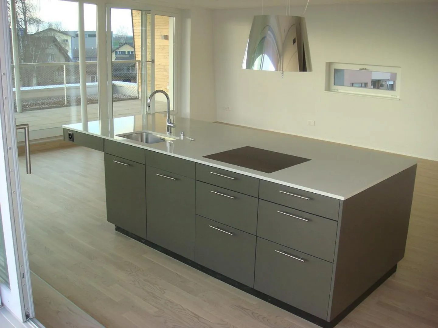 Modernes Attikawohnung mit Terrasse - Foto 1 von 9