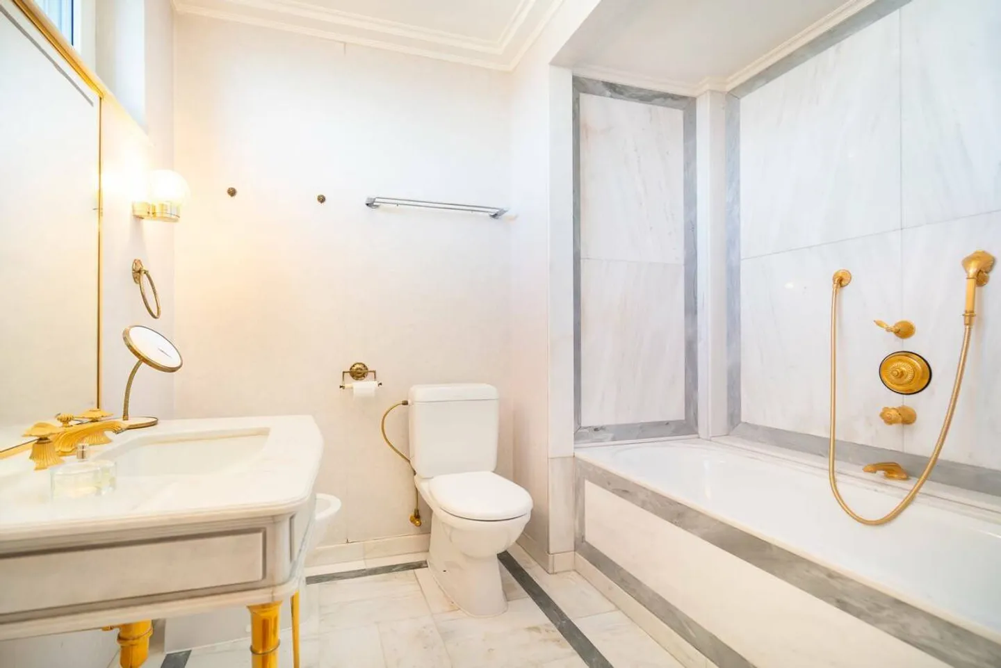 Magnificent 7-Room Penthouse on the Lakefront - Photo 9 of 13