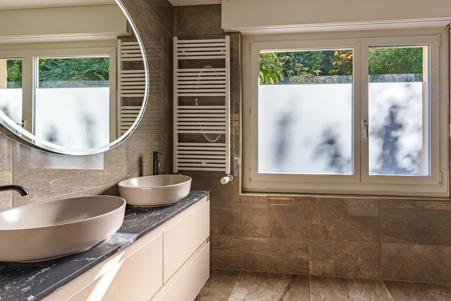 Maison modernisée avec panorama sur la ville - Photo 6 sur 9