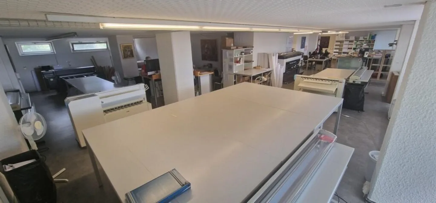 Beautiful commercial space of approximately 250 m2 on the ground floor in Renens - Photo 2 of 4