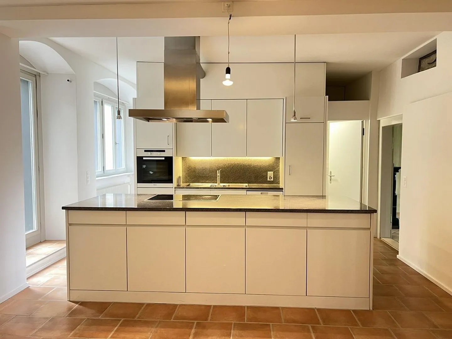 Appartement unique dans la vieille ville avec terrasse de cour de 30 m² - Photo 6 sur 12