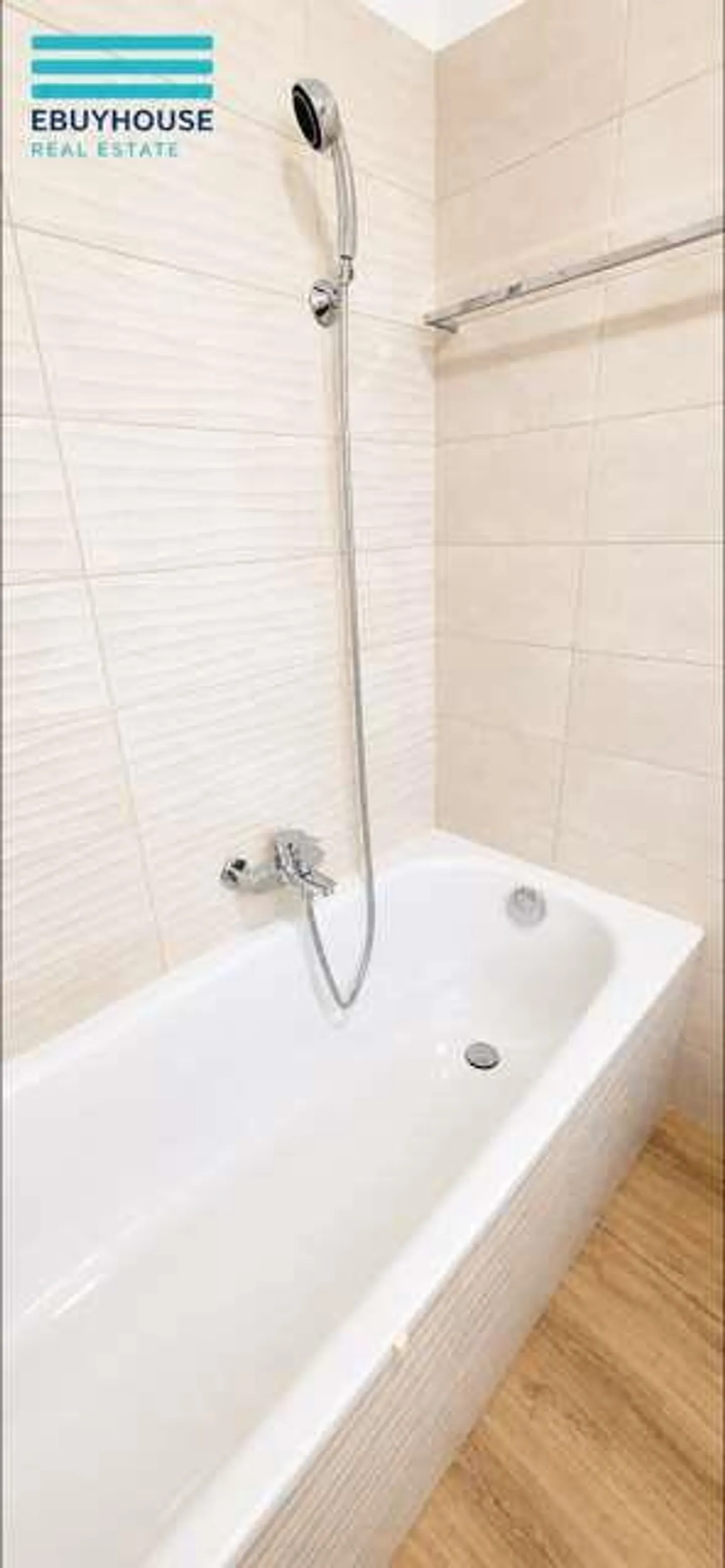 Appartamento elegante con ampia zona giorno e terrazza - Photo 8 of 13