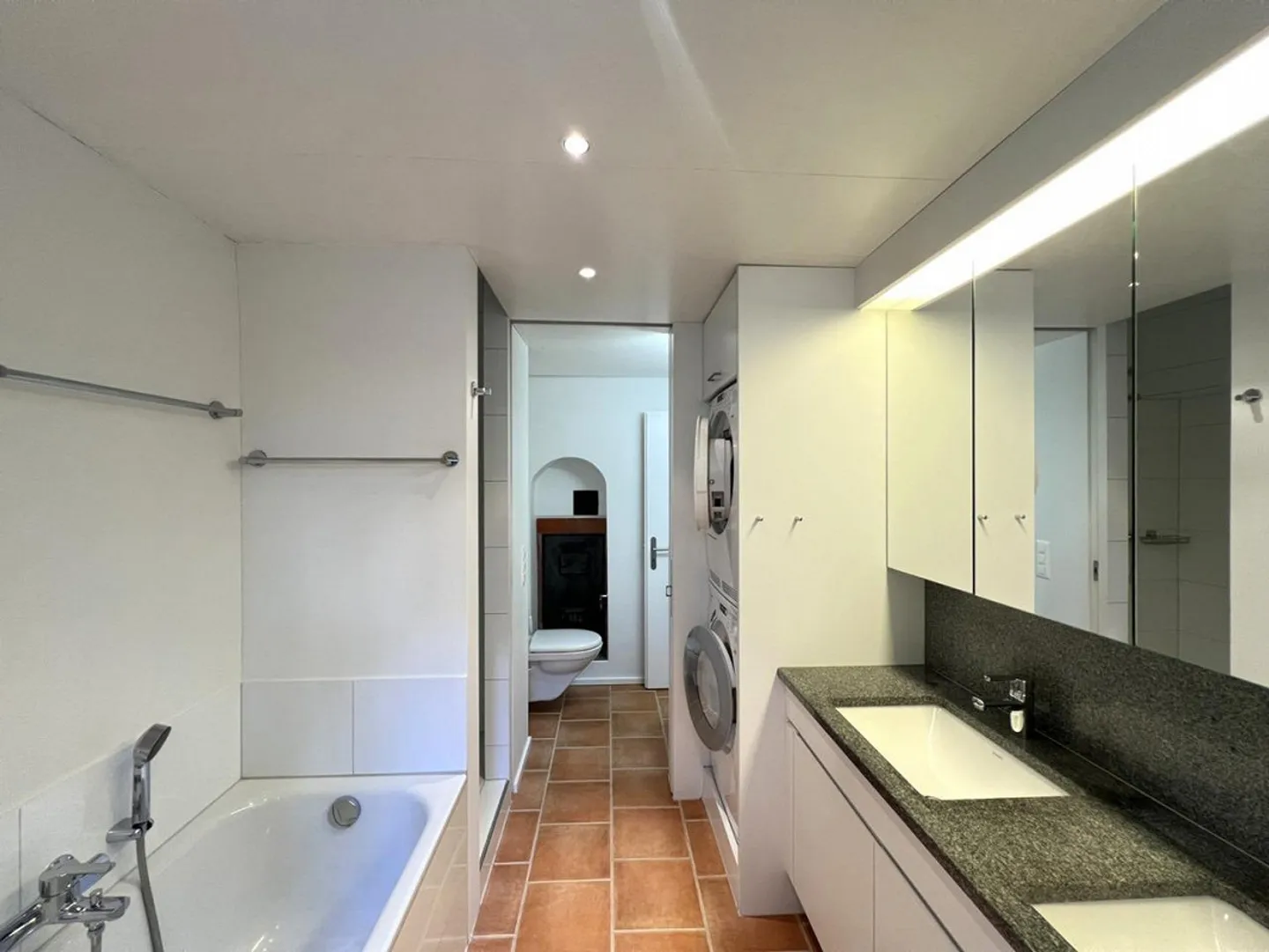 Appartement unique dans la vieille ville avec terrasse de cour de 30 m² - Photo 7 sur 12