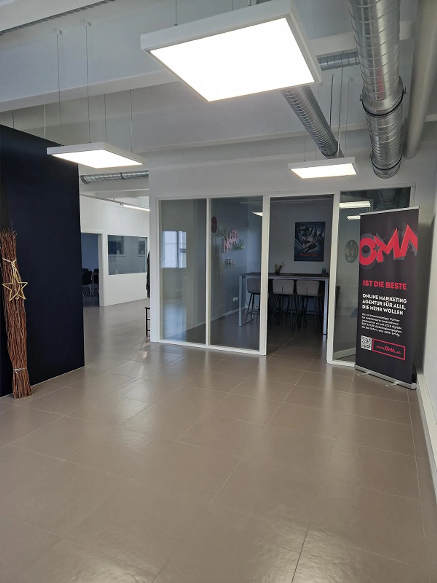 Uffici/pratiche all'avanguardia - superficie totale fino a 840m2 possibile! - Foto 2 di 15