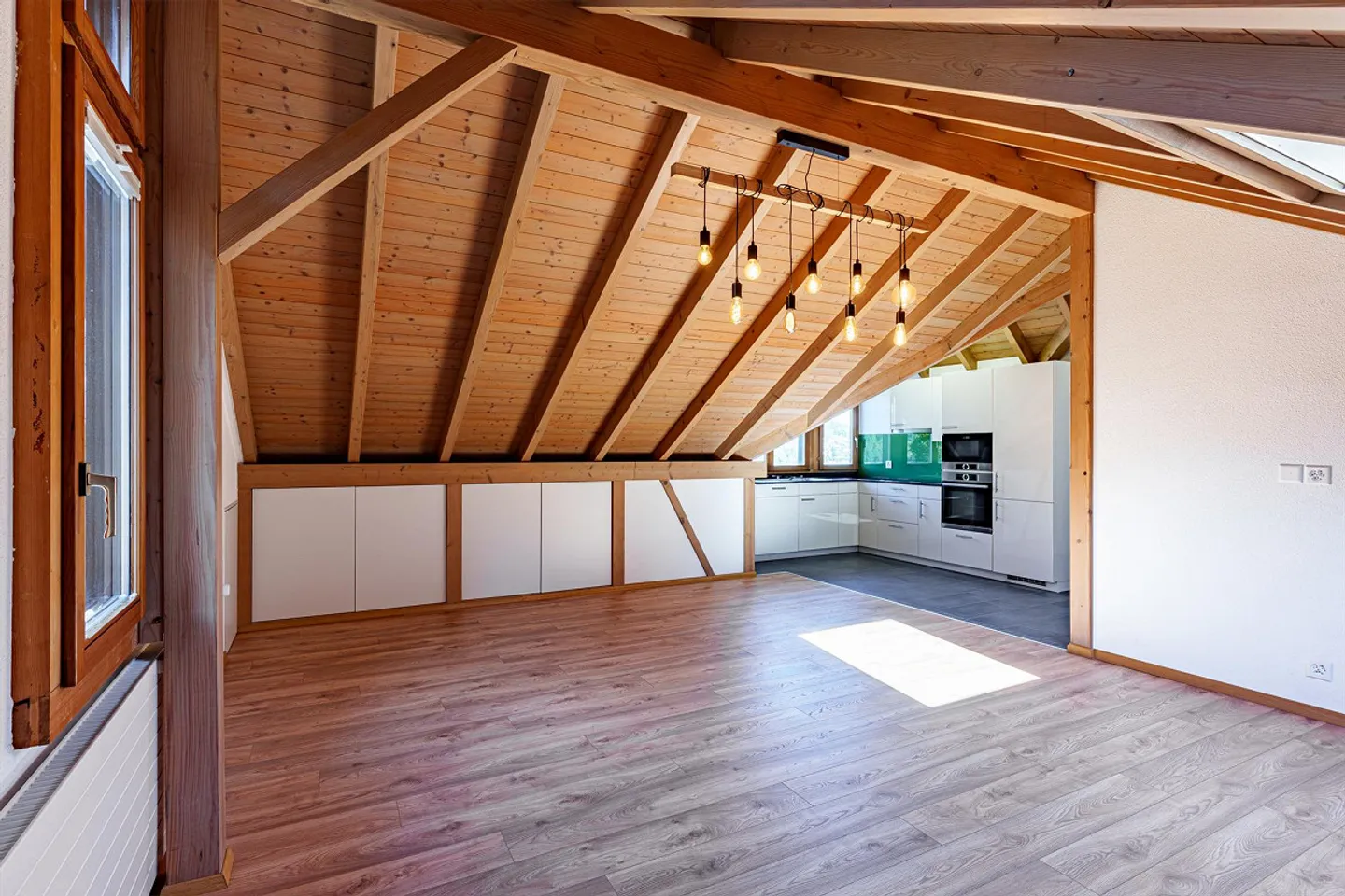 Maison modernisée avec panorama sur la ville - Photo 9 sur 9