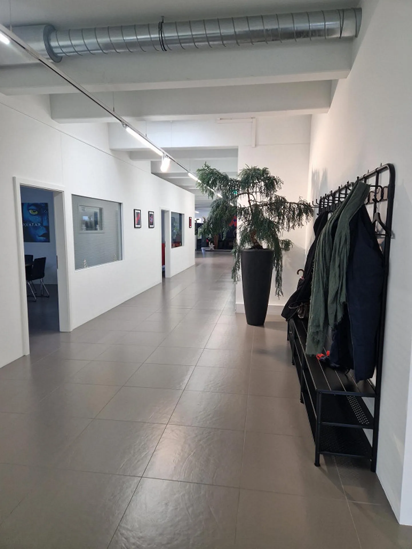Uffici/pratiche all'avanguardia - superficie totale fino a 840m2 possibile! - Foto 3 di 15