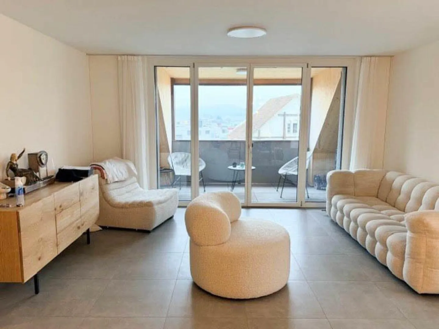 Modern, charming 3.5-room attic apartment with a view of the countryside - Photo 1 of 5