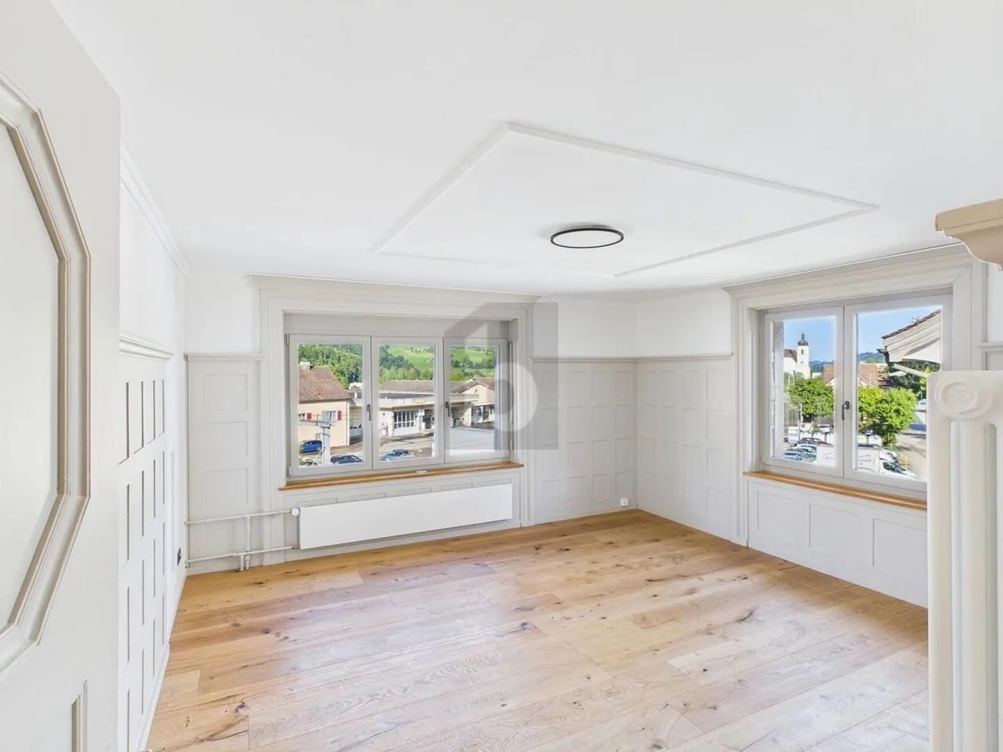 «GROSSZÜGIG UND NEU RENOVIERT» - Foto 1 von 6