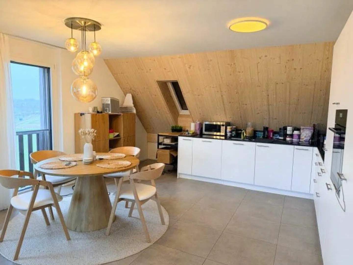 Modern, charming 3.5-room attic apartment with a view of the countryside - Photo 2 of 5