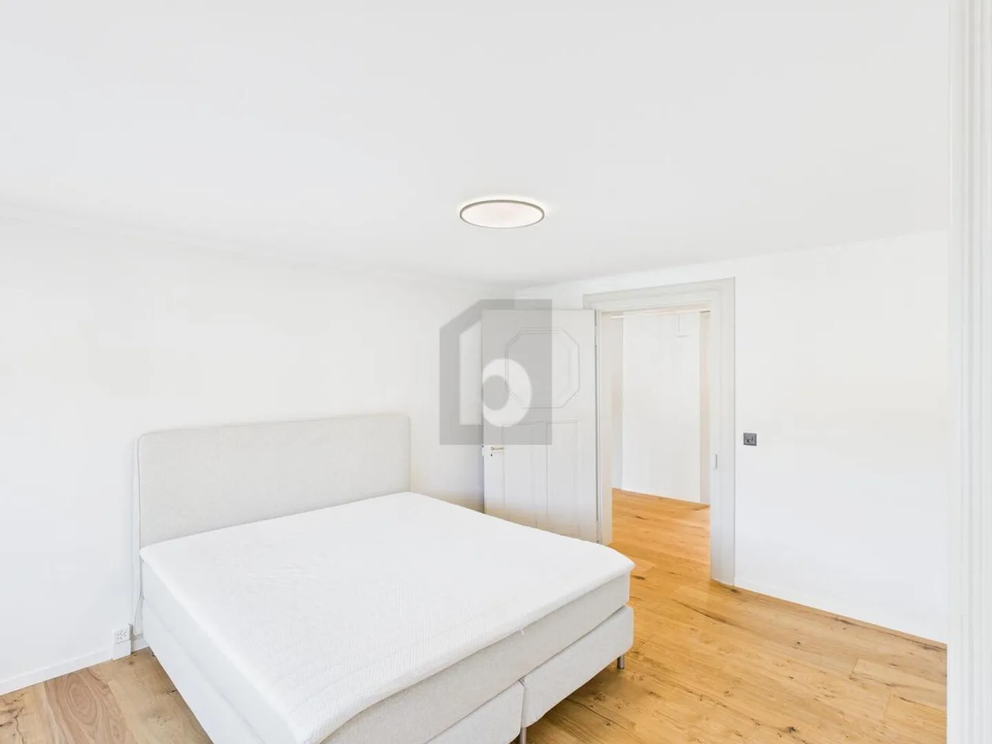 «GROSSZÜGIG UND NEU RENOVIERT» - Foto 3 von 6