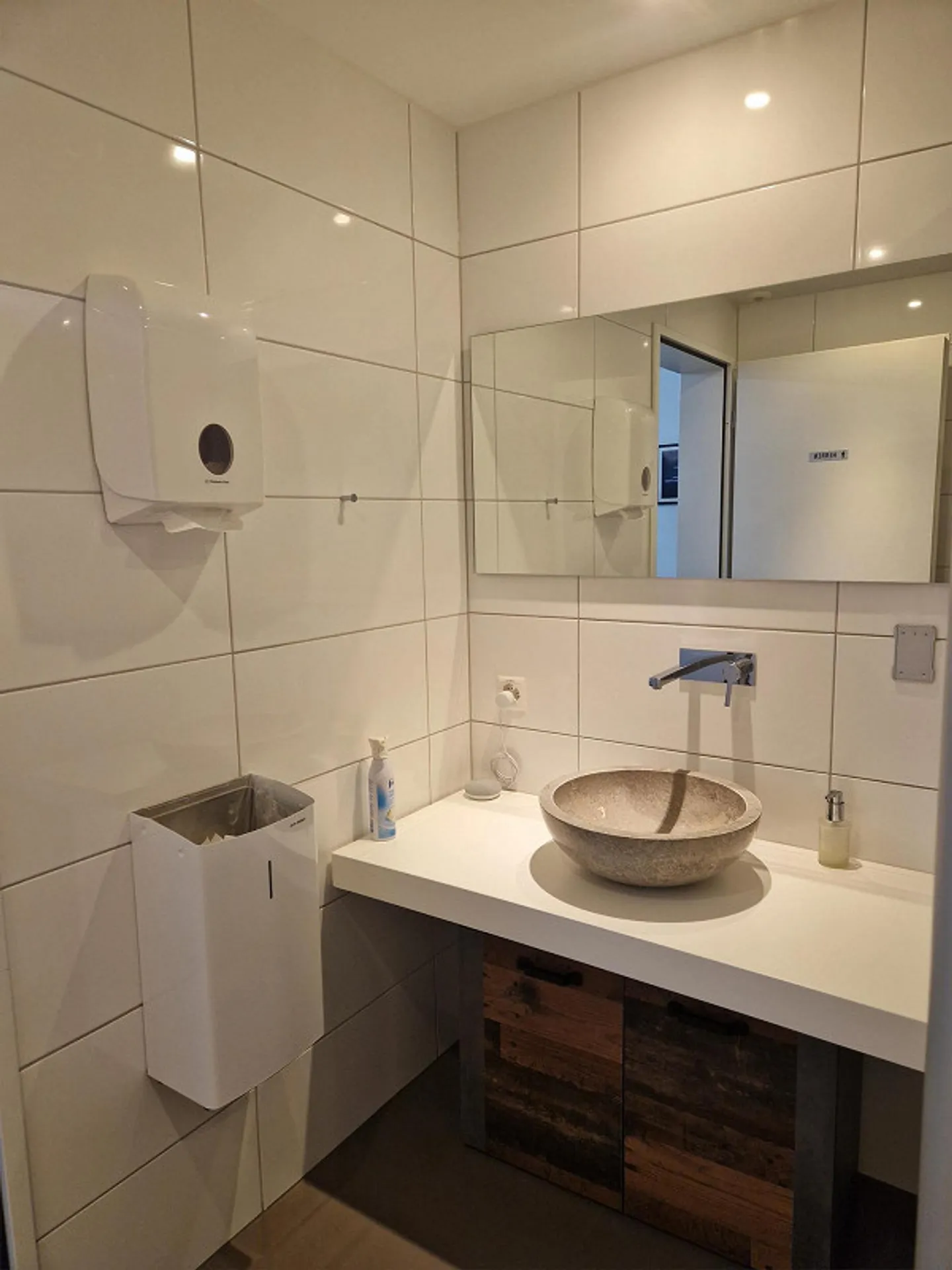 Uffici/pratiche all'avanguardia - superficie totale fino a 840m2 possibile! - Foto 10 di 15