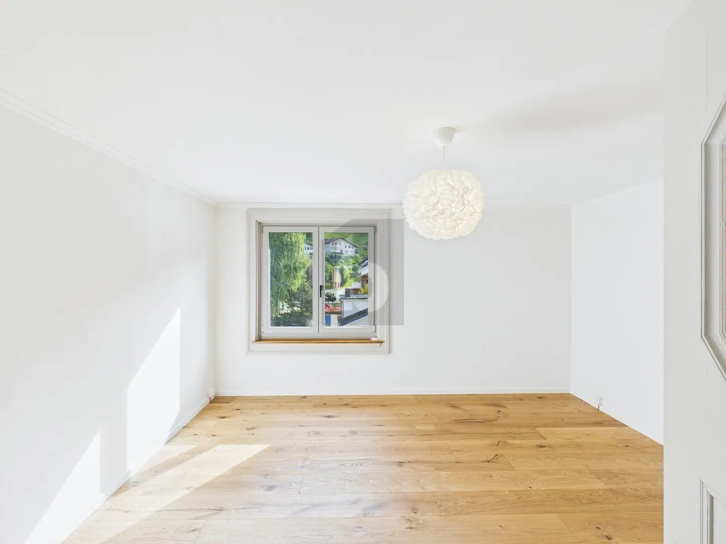 «GROSSZÜGIG UND NEU RENOVIERT» - Foto 2 von 6