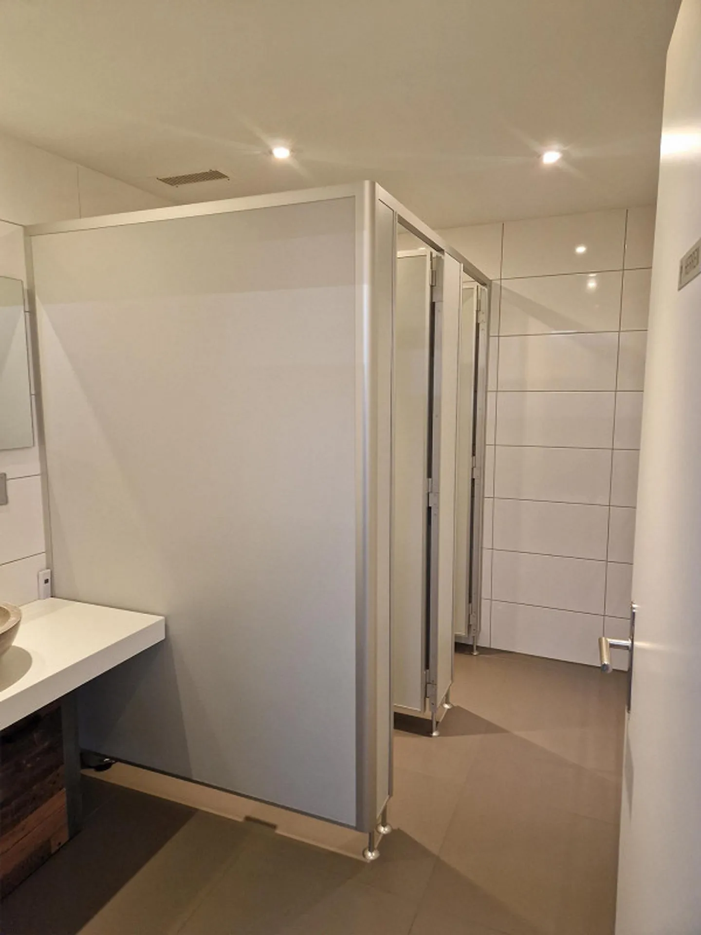 Uffici/pratiche all'avanguardia - superficie totale fino a 840m2 possibile! - Foto 11 di 15