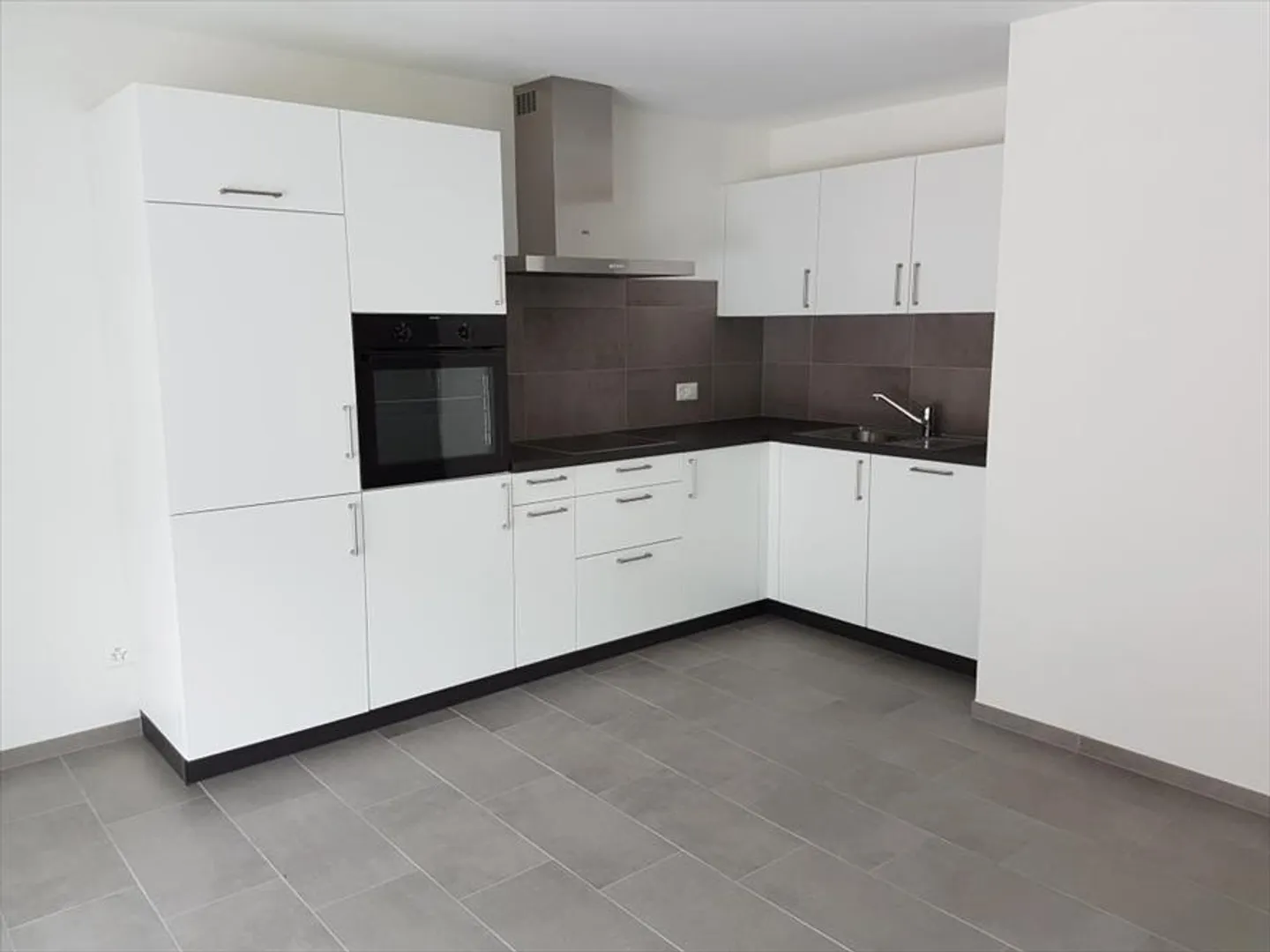 In affitto a St-Pierre-de-Clages, affascinante appartamento 3.5 al piano terra con terrazza - Foto 1 di 8