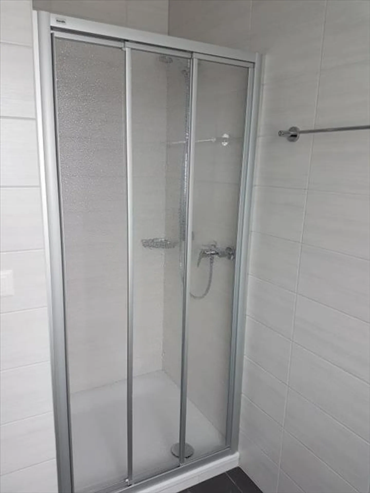 In affitto a St-Pierre-de-Clages, affascinante appartamento 3.5 al piano terra con terrazza - Foto 5 di 8