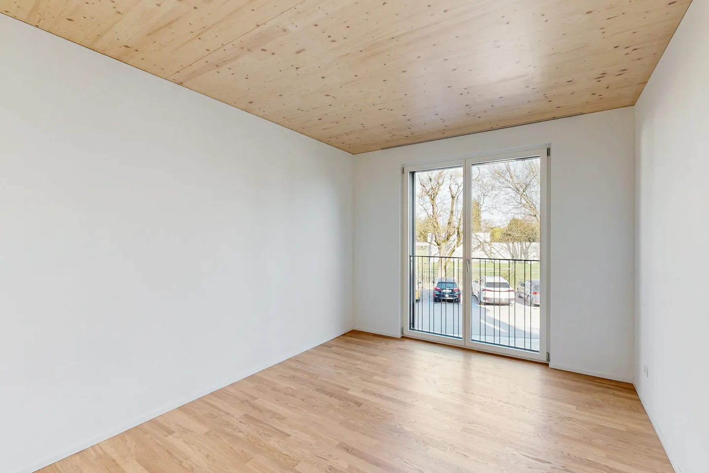 Modern and bright apartment in a central location - Photo 8 of 12