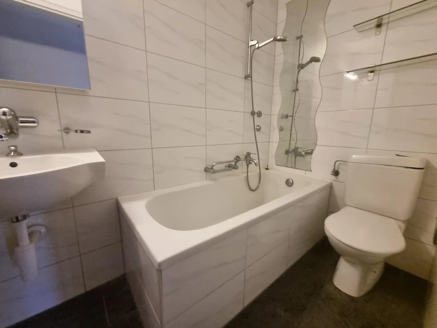 Bel appartement avec balcon - avec un environnement verdoyant ! - Photo 9 sur 9