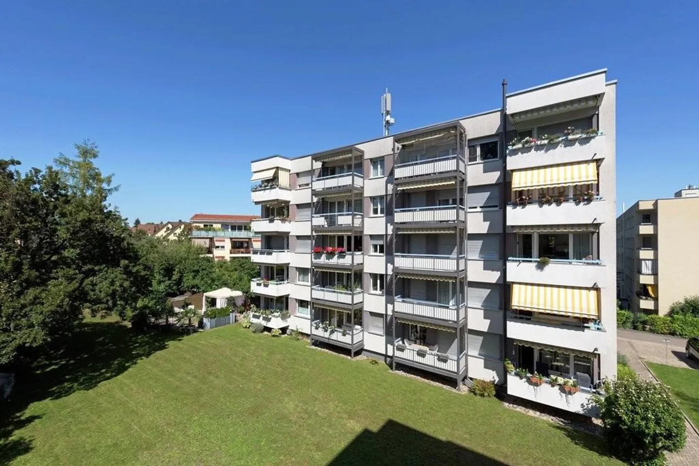 Stunning view of Uetliberg, Zurich Albisrieden - Photo 1 of 8