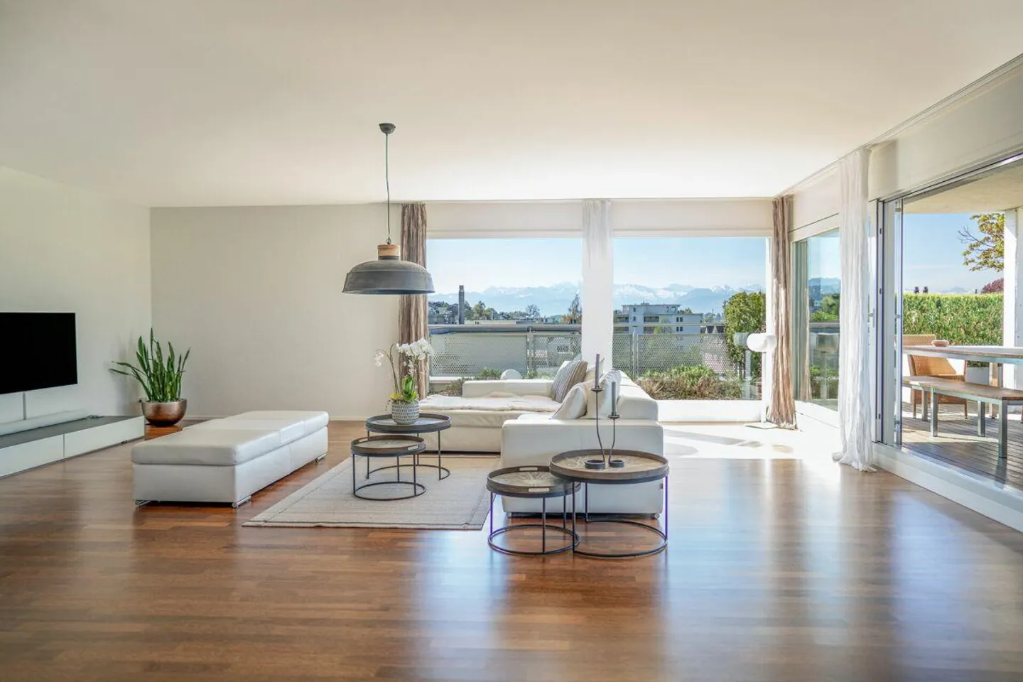 Spacious 6.5 Room Penthouse Apartment - Photo 1 of 14