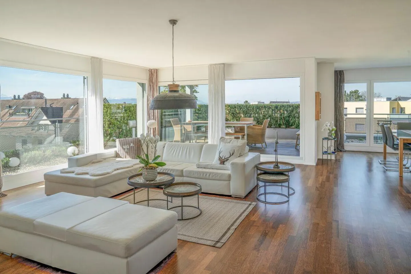 Spacious 6.5 Room Penthouse Apartment - Photo 2 of 14