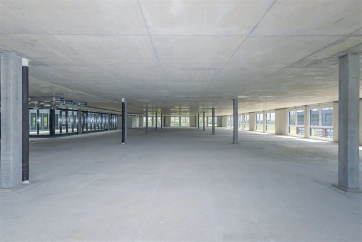 Modernes Gewerbegebäude in Gland - Foto 3 von 10