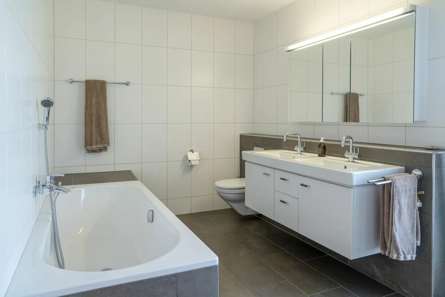 Spacious 6.5 Room Penthouse Apartment - Photo 8 of 14