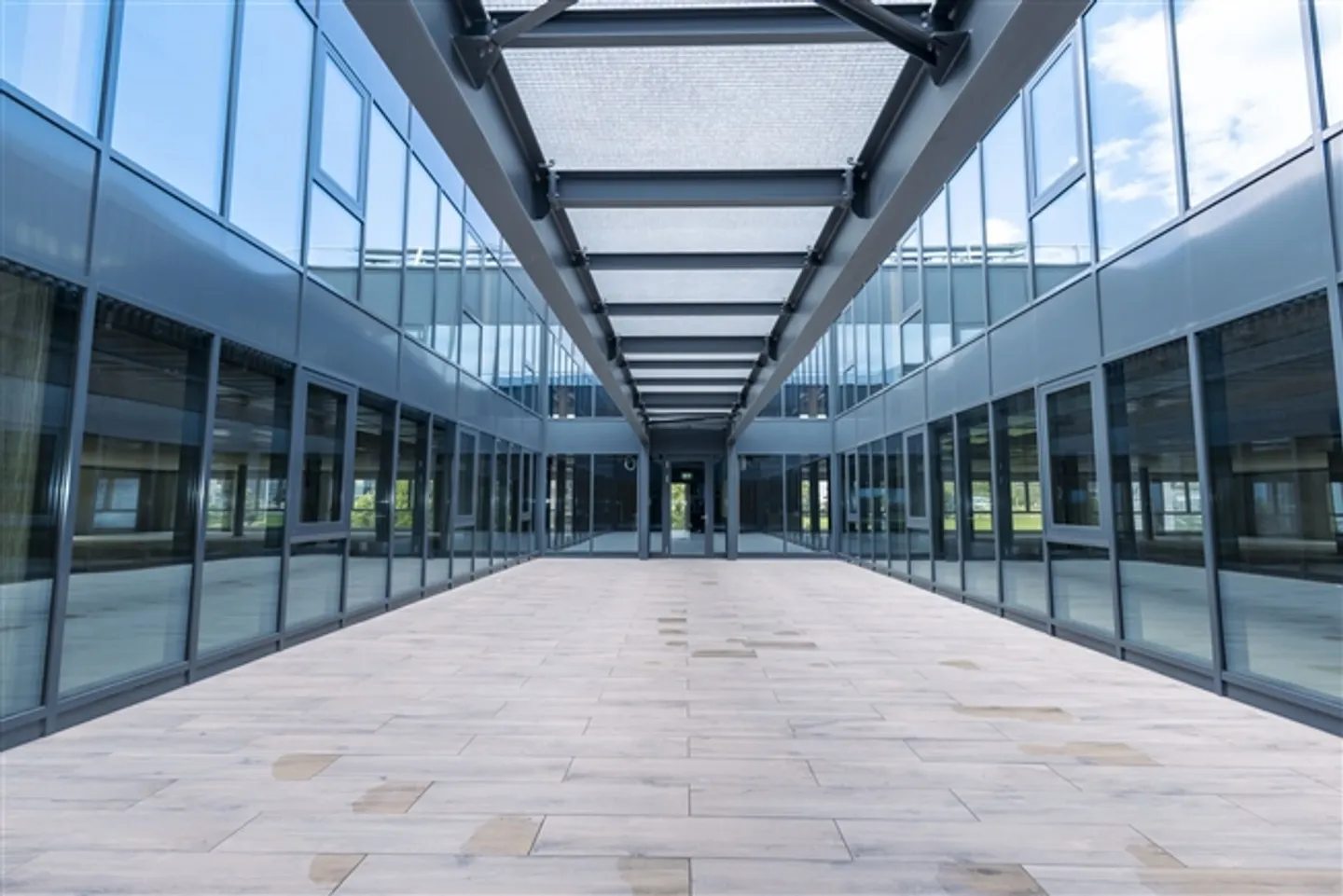 Modernes Gewerbegebäude in Gland - Foto 5 von 10