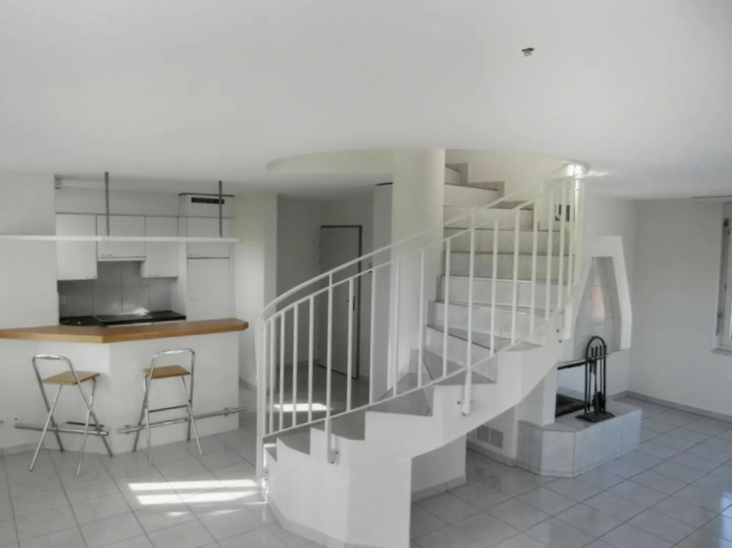 Appartement en duplex calme de 3,5 pièces avec balcon et cheminée - Photo 1 sur 9