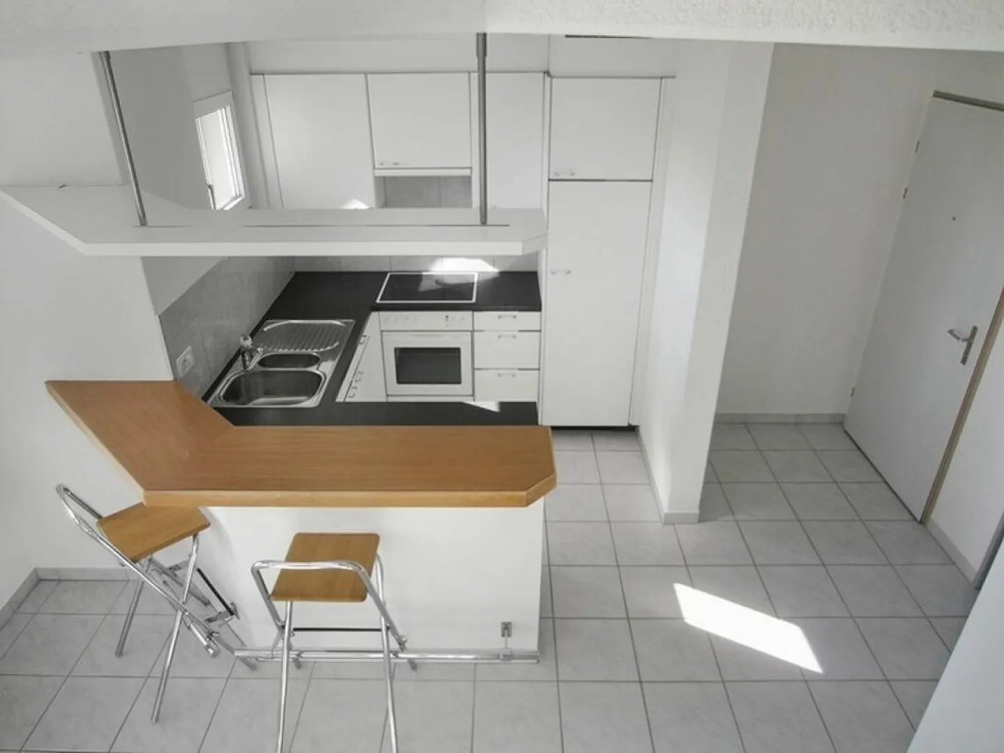 Appartement en duplex calme de 3,5 pièces avec balcon et cheminée - Photo 2 sur 9