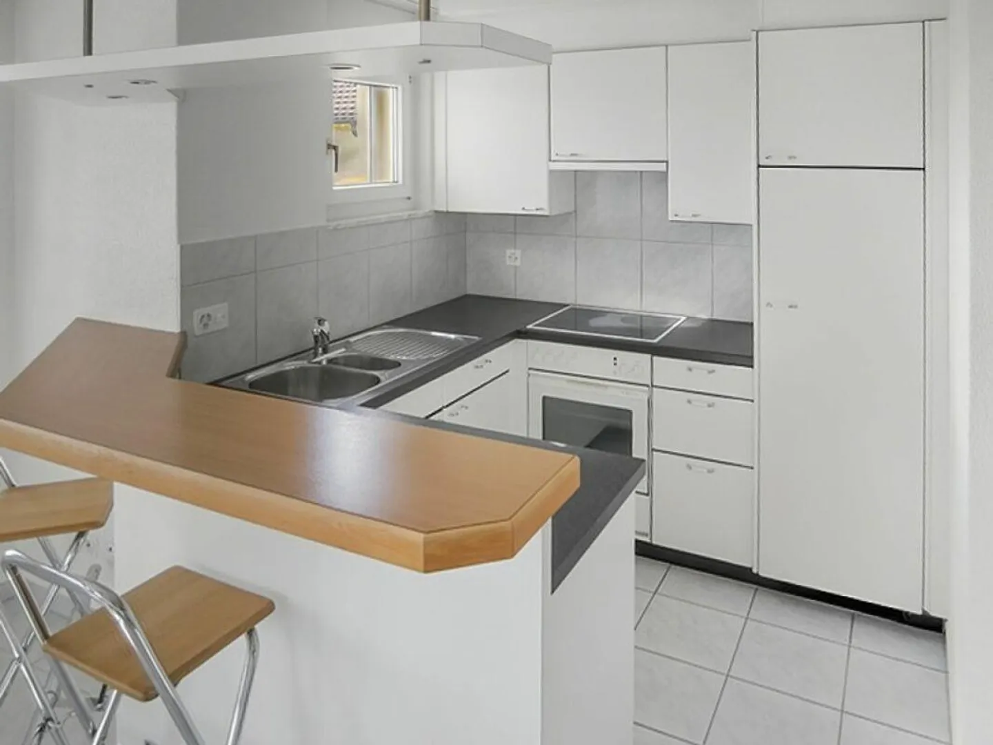 Appartement en duplex calme de 3,5 pièces avec balcon et cheminée - Photo 3 sur 9
