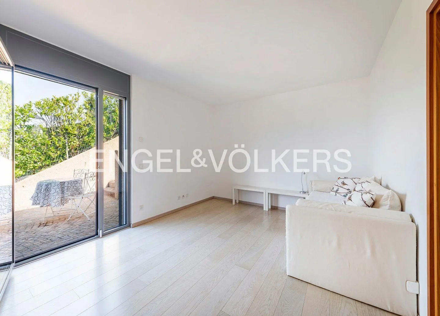 A Modern Classic with Lake View - Photo 9 of 9