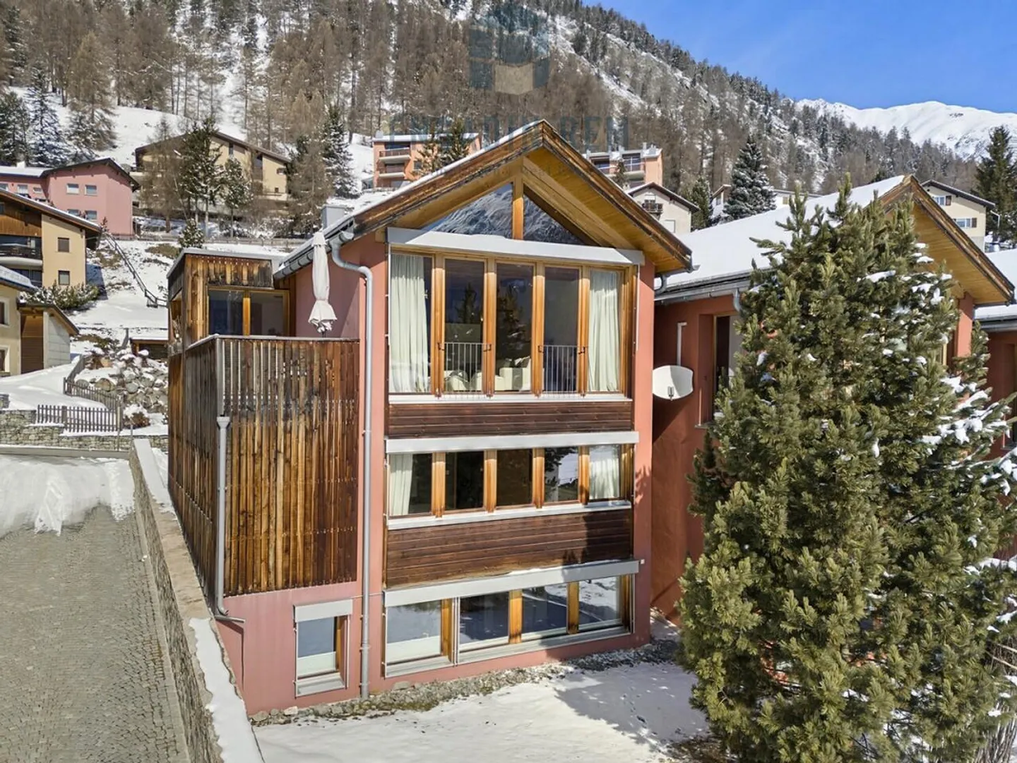 Three Floors Full of Possibilities: Detached House with a View - Photo 1 of 5