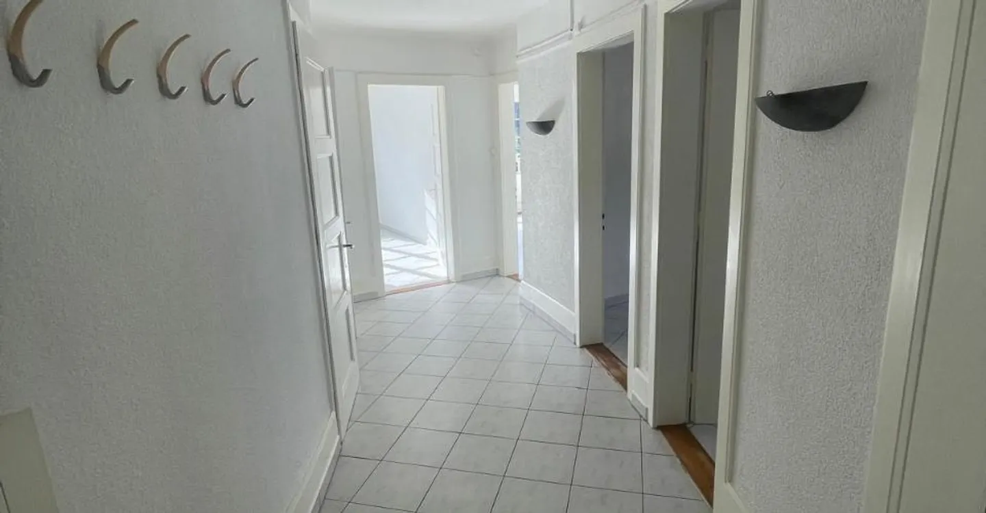 Bright 3.5-Room Apartment - Photo 3 of 5