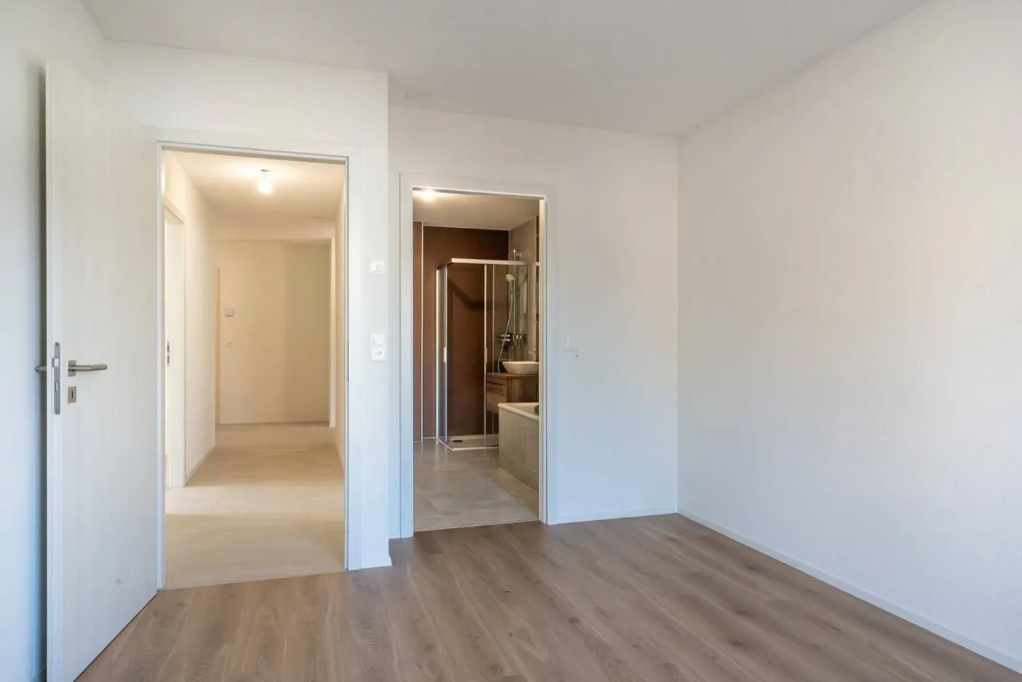 Sehr schöne neue 4,5-Zimmer-Wohnung mit Garten - Foto 8 von 13