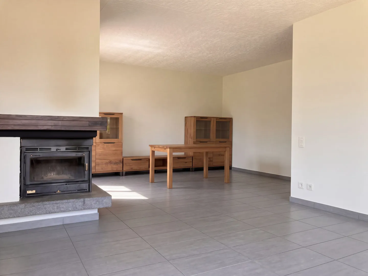 Maison individuelle avec appartement séparé de 2 pièces - idéal pour une famille ou pour la location - Photo 4 sur 13
