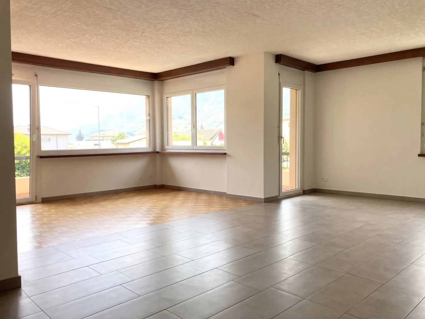 Maison individuelle avec appartement séparé de 2 pièces - idéal pour une famille ou pour la location - Photo 2 sur 13