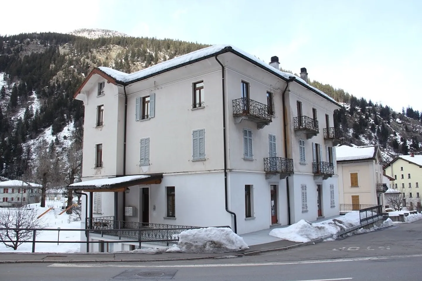 Maison de 4 familles avec jardin, grotte, studio et belle vue - Photo 1 sur 10