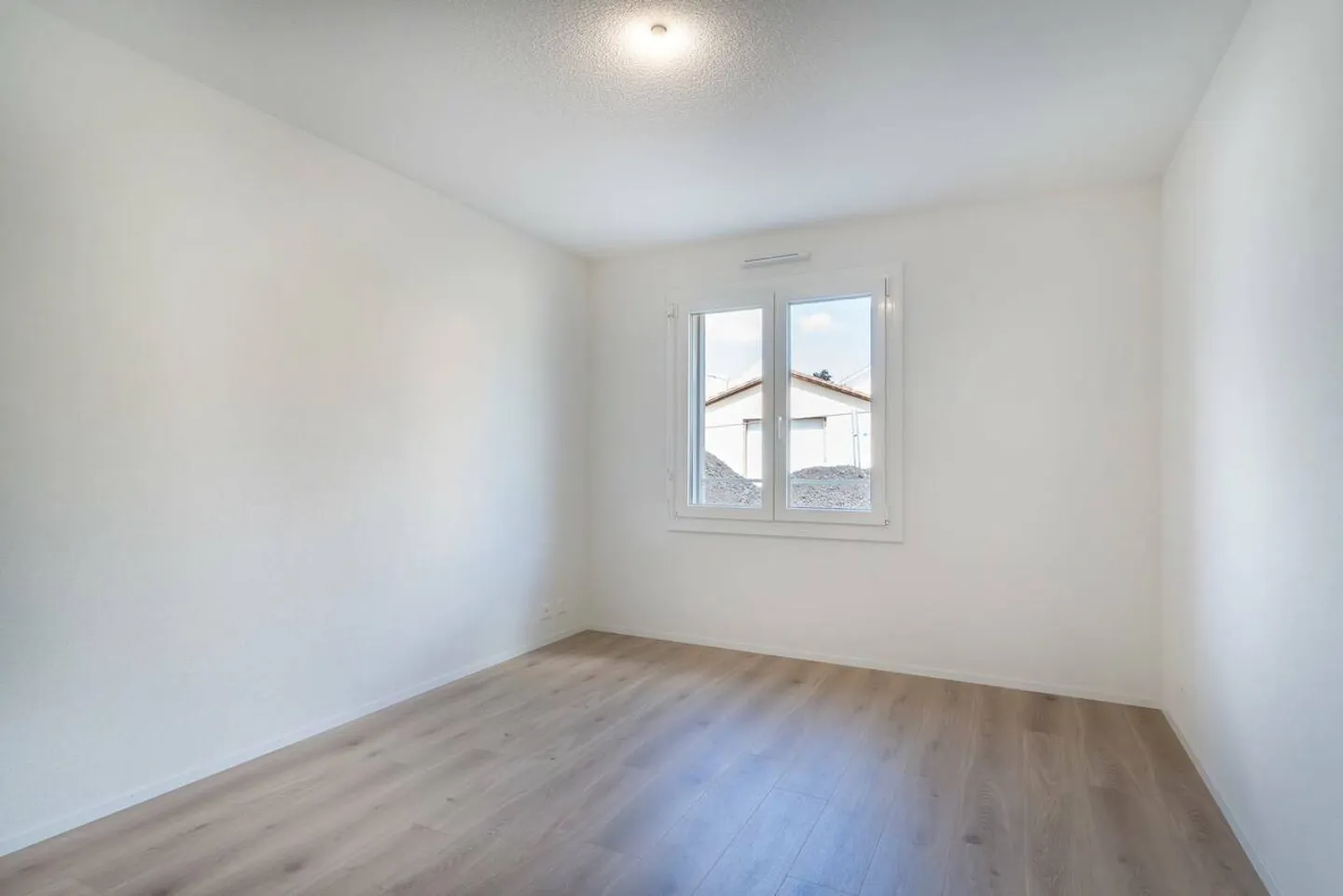 Sehr schöne neue 4,5-Zimmer-Wohnung mit Garten - Foto 12 von 13