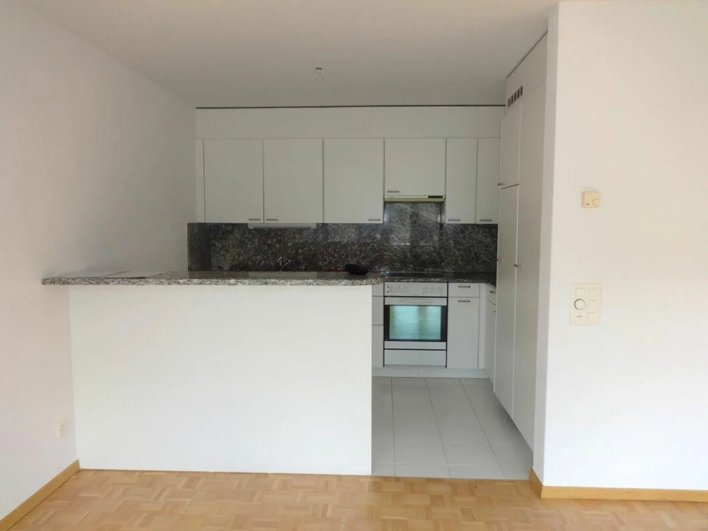 Beautiful 2.5 Room Apartment on the Ground Floor - Photo 2 of 7