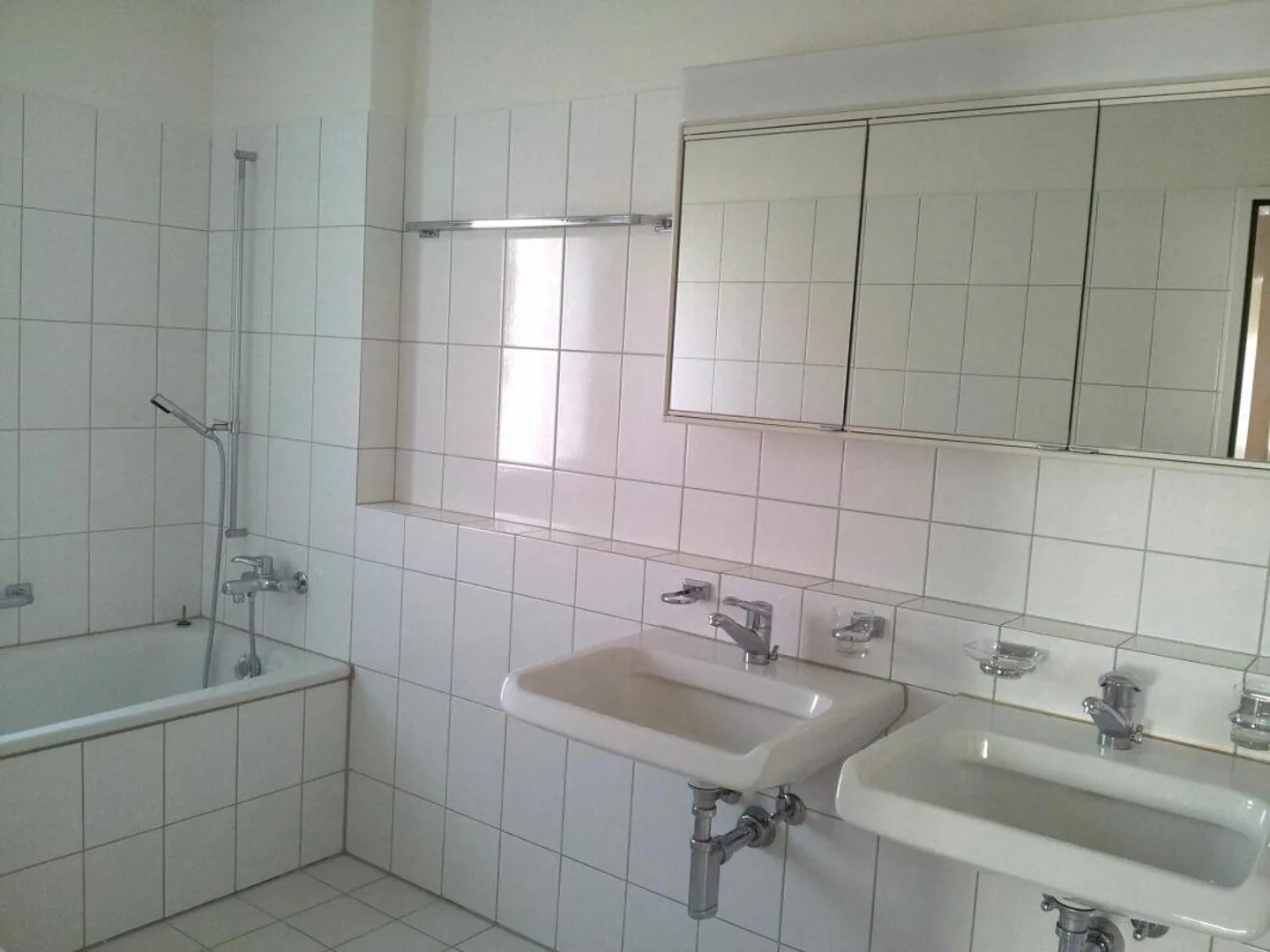 Beautiful 2.5 Room Apartment on the Ground Floor - Photo 3 of 7