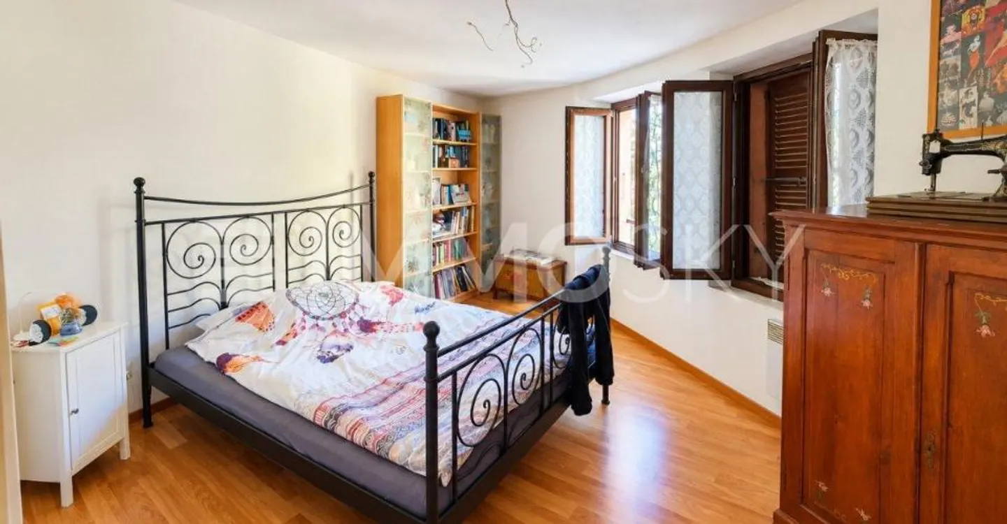 Interesting real estate opportunity over several levels - Photo 3 of 4