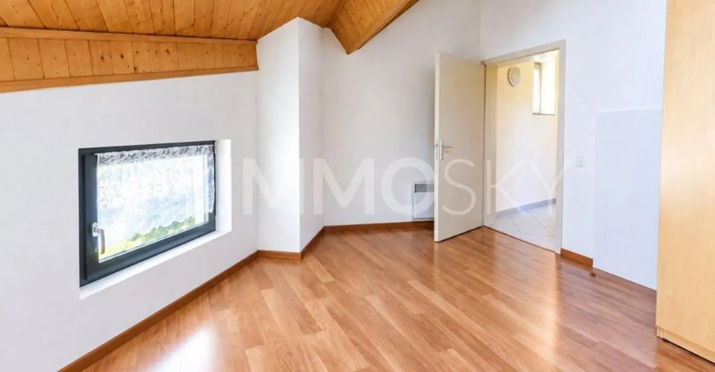 Interesting real estate opportunity over several levels - Photo 4 of 4