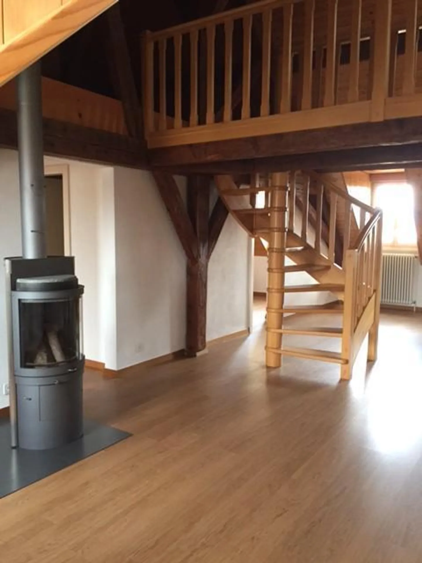 Appartement penthouse charmant avec 4,5 pièces et un espace intermédiaire - Photo 3 sur 9