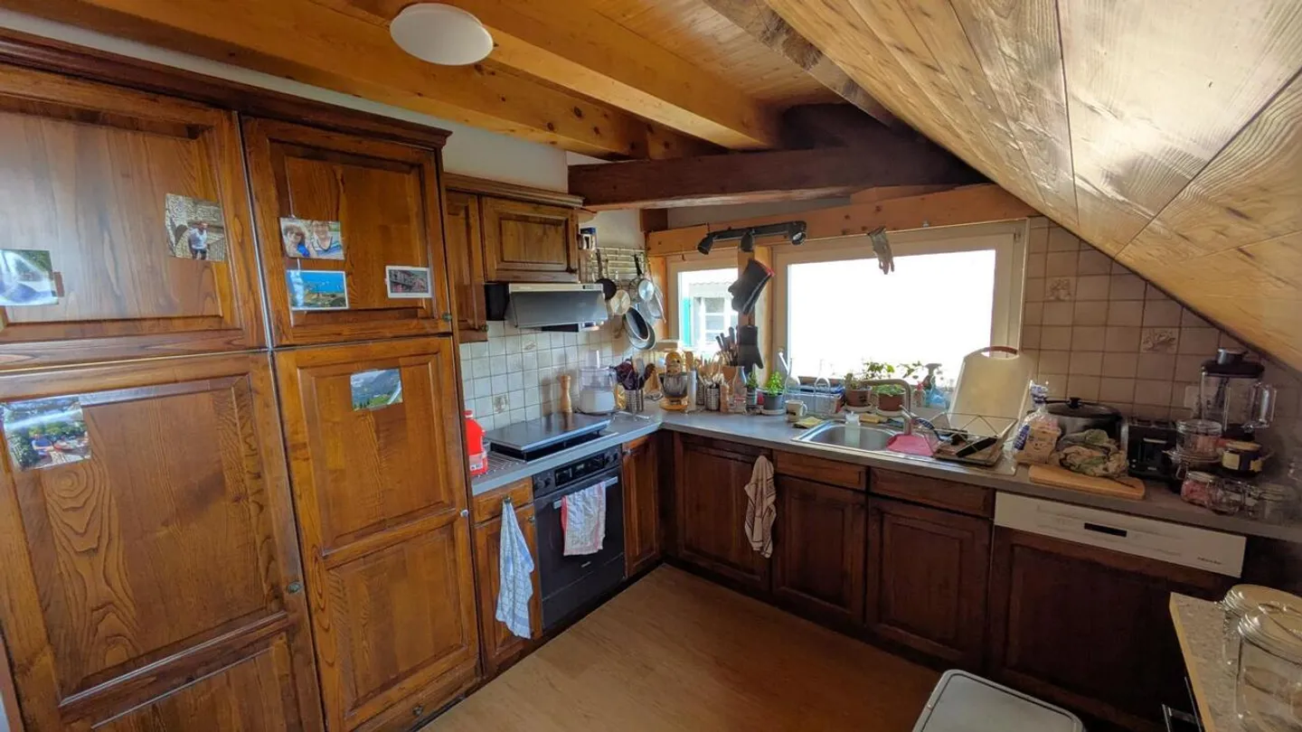 Appartement penthouse charmant avec 4,5 pièces et un espace intermédiaire - Photo 5 sur 9