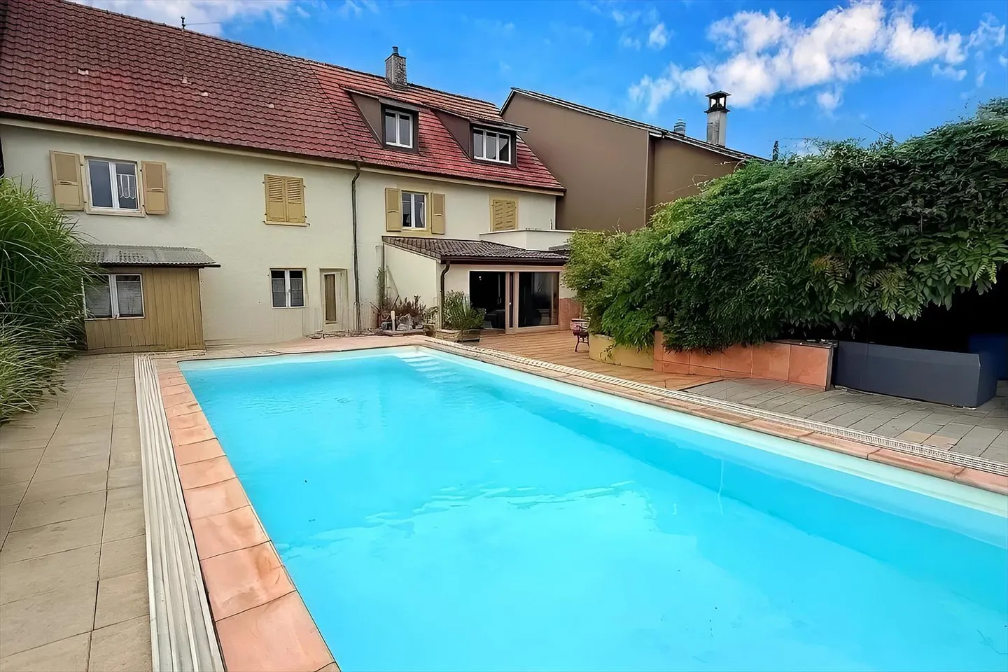 Maison contiguë 11 pièces - Foto 1 von 13