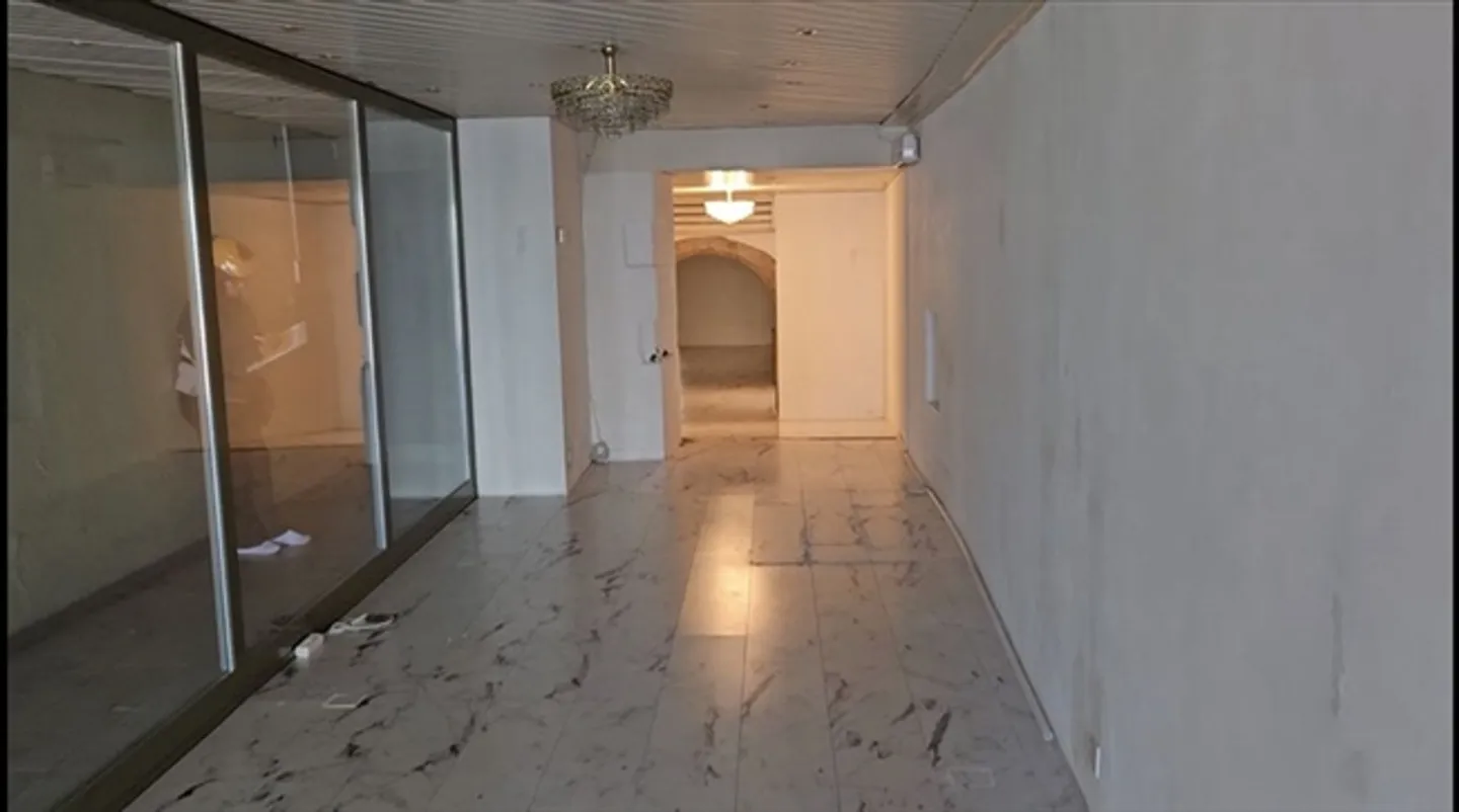 Commerce - Photo 1 of 10