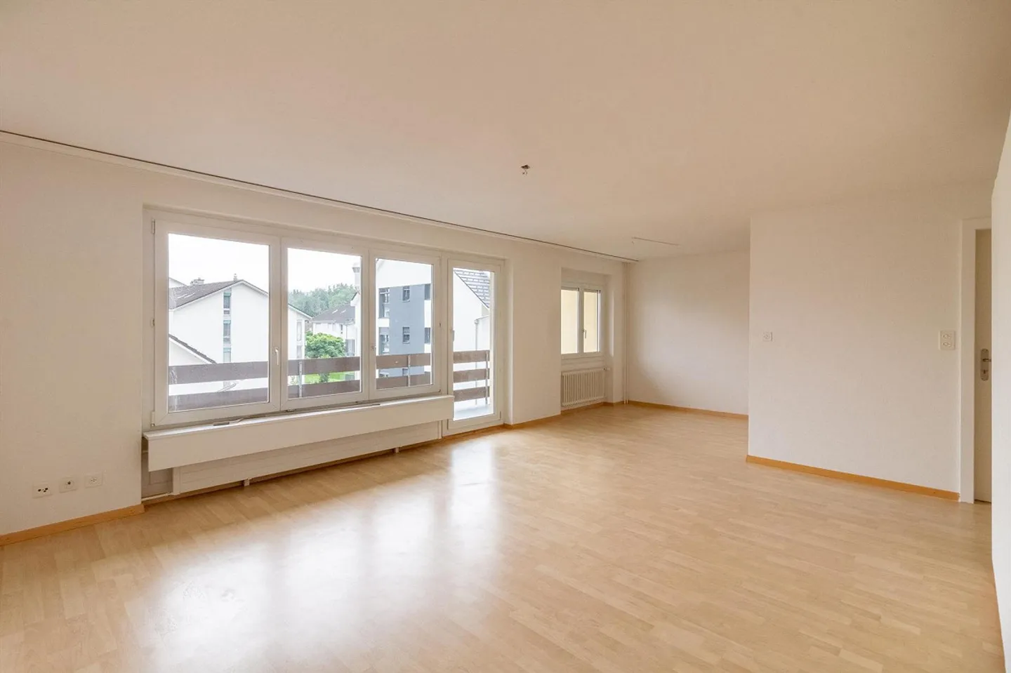 Spacious 4½ room apartment in a central and quiet location - Photo 3 of 7